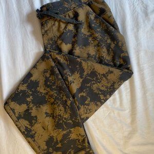 Lululemon Dark Grey Bleached Pattern Pants L